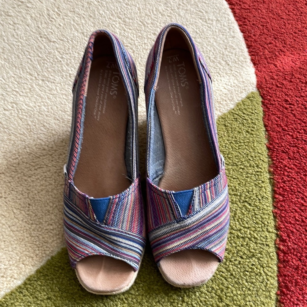 Toms size 7 wedge heel.